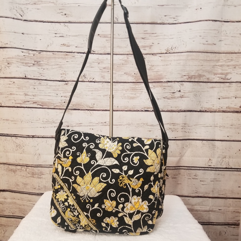 Vera Bradley Retired Messenger/Crossbody/La…